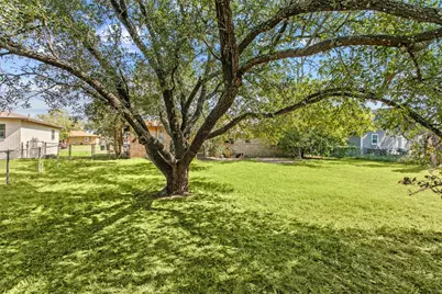 160 Gaeke Street, Giddings, TX 78942 - Photo 25