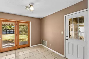 160 Gaeke St, Giddings, TX 78942 - Photo 11