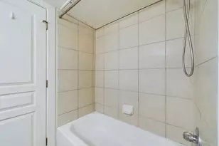 711 W 32nd St, Austin, TX 78705 - Photo 25