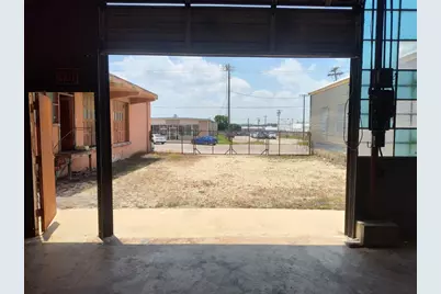 219 E 3rd Street, Taylor, TX 76574 - Photo 7