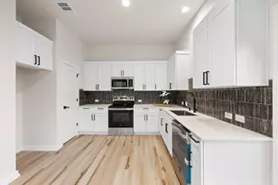 2309 Montopolis Dr, Austin, TX 78741 - Photo 9