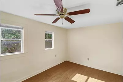 501 E 4th Street, Georgetown, TX 78626 - Photo 13