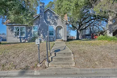 385 S Caldwell Street, Giddings, TX 78942 - Photo 1