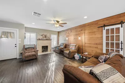 385 S Caldwell Street, Giddings, TX 78942 - Photo 13