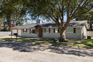 364 Woodland Ave, Giddings, TX 78942 - Photo 3