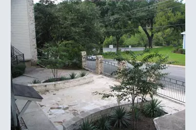 2414 Longview Street #201, Austin, TX 78705 - Photo 9
