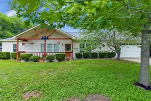 1221 Lovers Ln, Bastrop, TX 78602 - Photo 3
