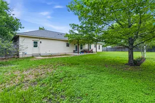 1221 Lovers Ln, Bastrop, TX 78602 - Photo 29
