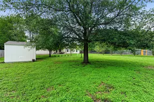 1221 Lovers Ln, Bastrop, TX 78602 - Photo 33
