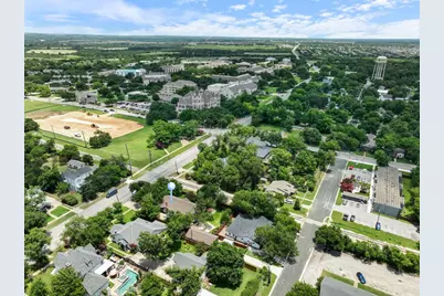 810 E University Avenue, Georgetown, TX 78626 - Photo 37