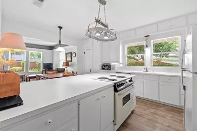 810 E University Avenue, Georgetown, TX 78626 - Photo 13