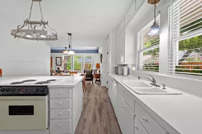 810 E University Avenue, Georgetown, TX 78626 - Photo 11