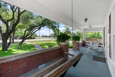 810 E University Avenue, Georgetown, TX 78626 - Photo 3