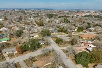 705 Campbell Street, Lockhart, TX 78644 - Photo 29