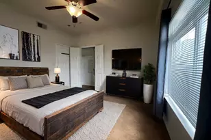 910 W 25th St, Austin, TX 78705 - Photo 11