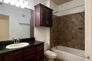910 W 25th St, Austin, TX 78705 - Photo 17