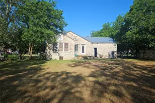 418 Wichita St, Lockhart, TX 78644 - Photo 3