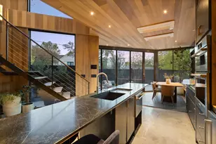 2302 E 11th St, Austin, TX 78702 - Photo 9