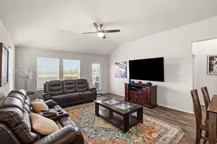 205 Four Star Dr, Elgin, TX 78621 - Photo 5