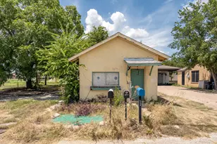 305 E Main St, Florence, TX 76527 - Photo 3