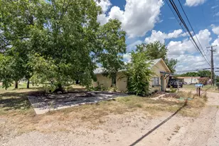 305 E Main St, Florence, TX 76527 - Photo 15