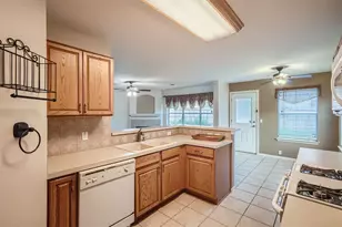 215 Spruce Dr, Kyle, TX 78640 - Photo 11