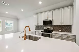 208 Golden Gate Ln, Kyle, TX 78640 - Photo 13