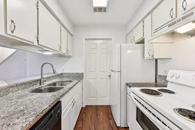 1210 Southport Drive, Austin, TX 78704 - Photo 3
