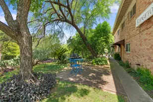 304 E 33rd St, Austin, TX 78705 - Photo 11