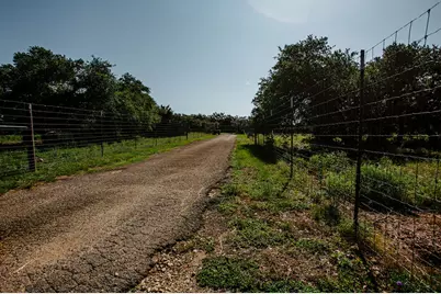 204 E Lakeshore Drive, Dripping Springs, TX 78620 - Photo 11