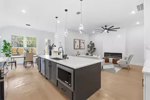 122 W Pauwela Ln, Bastrop, TX 78602 - Photo 9