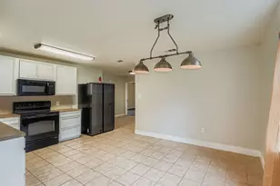304 S Main St, Elgin, TX 78621 - Photo 15