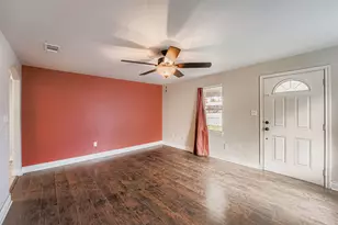 304 S Main St, Elgin, TX 78621 - Photo 9