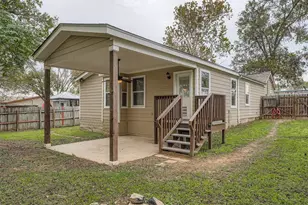 304 S Main St, Elgin, TX 78621 - Photo 5