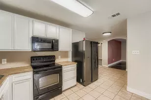 304 S Main St, Elgin, TX 78621 - Photo 13