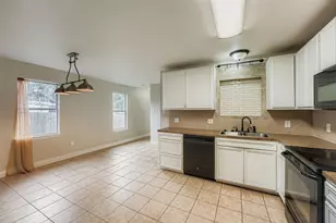 304 S Main St, Elgin, TX 78621 - Photo 13