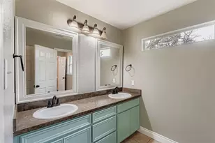 304 S Main St, Elgin, TX 78621 - Photo 17