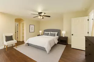 304 S Main St, Elgin, TX 78621 - Photo 3