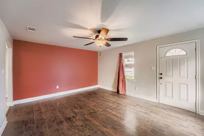 304 S Main Street, Elgin, TX 78621 - Photo 9