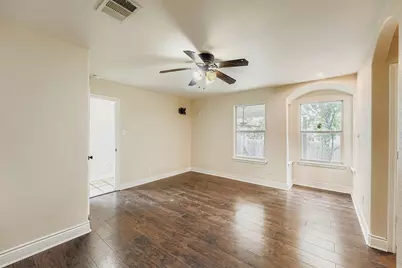 304 S Main Street, Elgin, TX 78621 - Photo 17