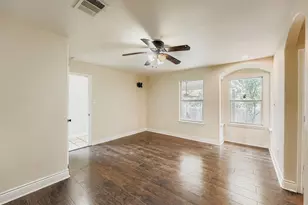 304 S Main St, Elgin, TX 78621 - Photo 17