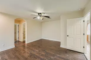 304 S Main St, Elgin, TX 78621 - Photo 15