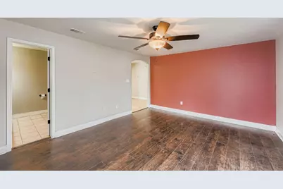 304 S Main Street, Elgin, TX 78621 - Photo 9