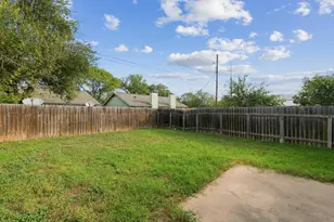 418 Linden St, Bastrop, TX 78602 - Photo 17