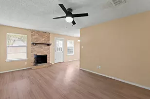 418 Linden St, Bastrop, TX 78602 - Photo 3