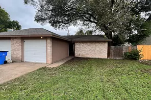 418 Linden St, Bastrop, TX 78602 - Photo 1
