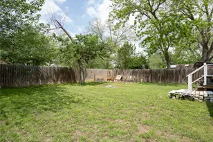 404 Rivers St, Smithville, TX 78957 - Photo 19