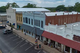 404 Rivers St, Smithville, TX 78957 - Photo 27
