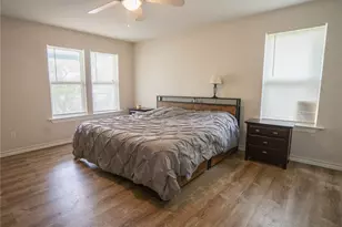 404 Rivers St, Smithville, TX 78957 - Photo 5