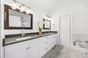 2413 Sharon Ln, Austin, TX 78703 - Photo 11